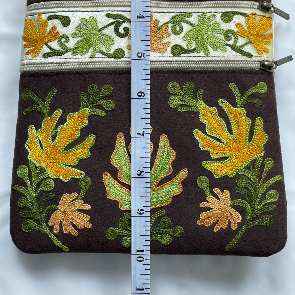 Handmade Leaf Crossbody Pocketbook - Picture 6 of 8
